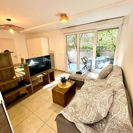 Calme Et Climatise Avec Terrasse Appartement