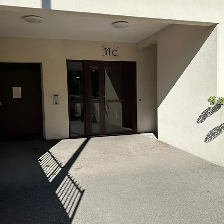 Appartement Calme Et Climatise Avec Terrasse *