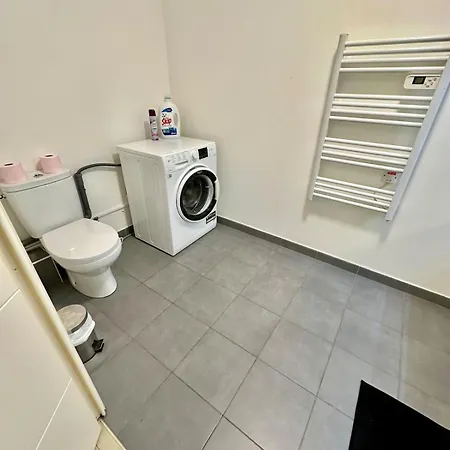 Calme Et Climatise Avec Terrasse Appartement *