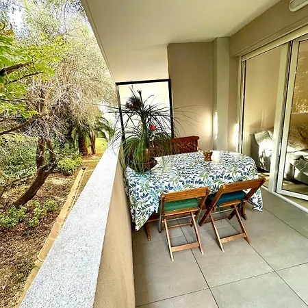Calme Et Climatise Avec Terrasse Appartement